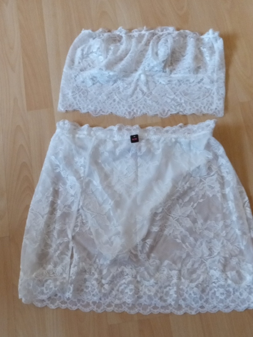 La SENZA White Lace Bandeau Top & Matching Lace Skirt Two-Piece Set